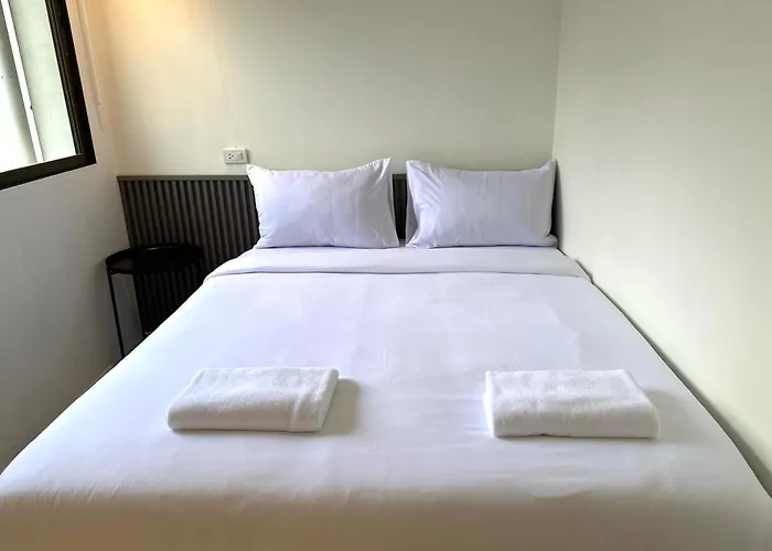 My House & Restaurant Hostel Bangkok